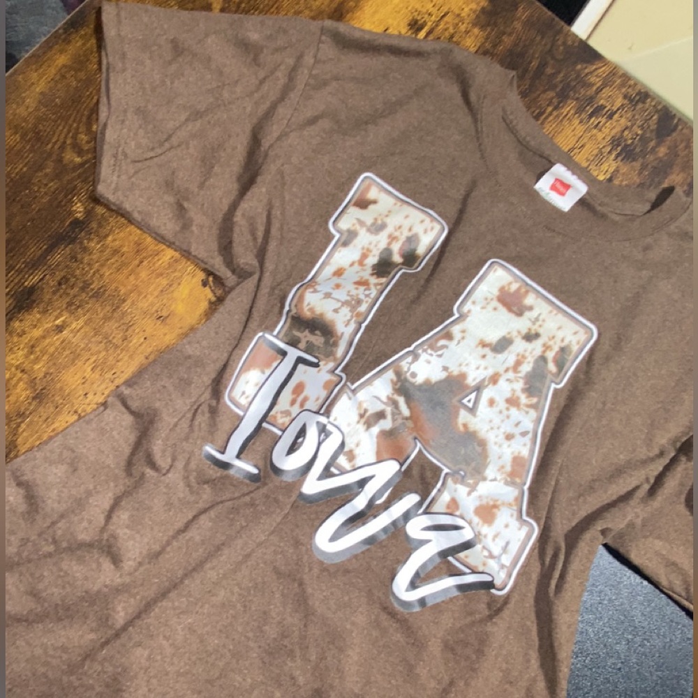 IOWA sz Large cowprint IA shirt